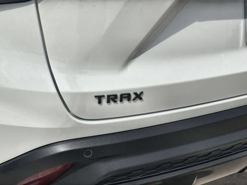 Certified 2025 Chevrolet Trax RS w/ Sunroof Package FWD image 31