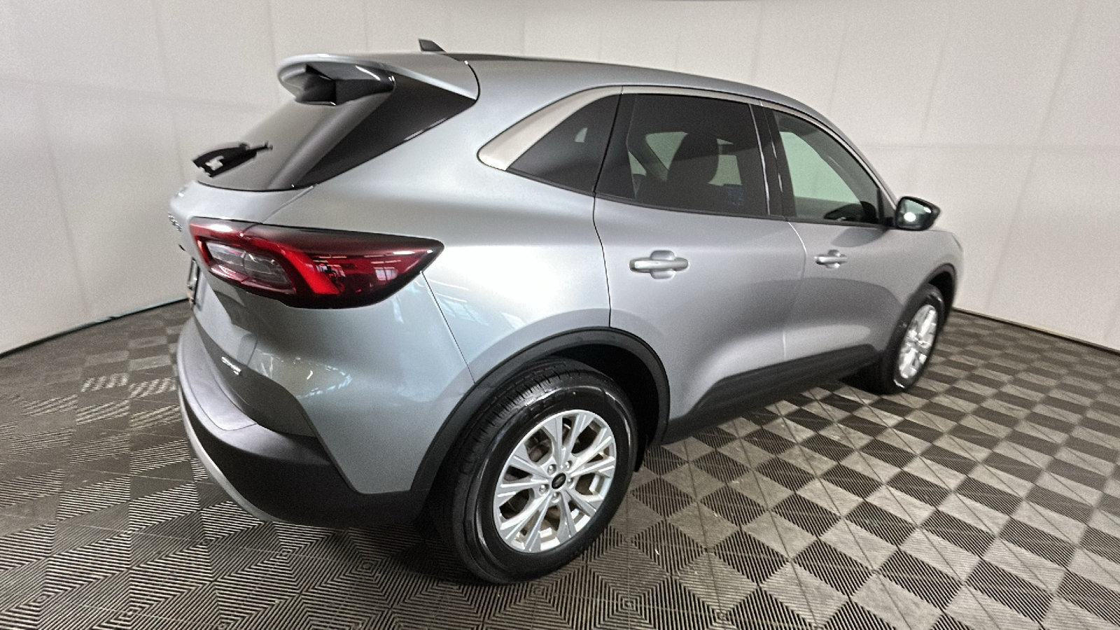 Used 2024 Ford Escape Active AWD/4WD image 3