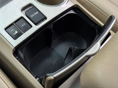 Used 2012 Toyota Highlander SE w/ Tow Pkg image 33