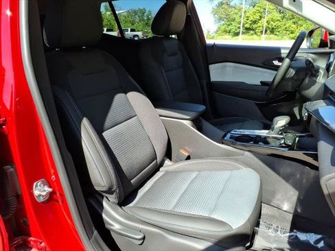 Used 2026 Chevrolet Trax LT w/ LT Convenience Package FWD image 8
