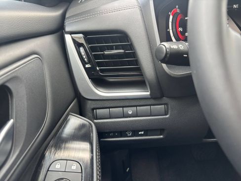 Used 2026 Nissan Rogue SL FWD image 36