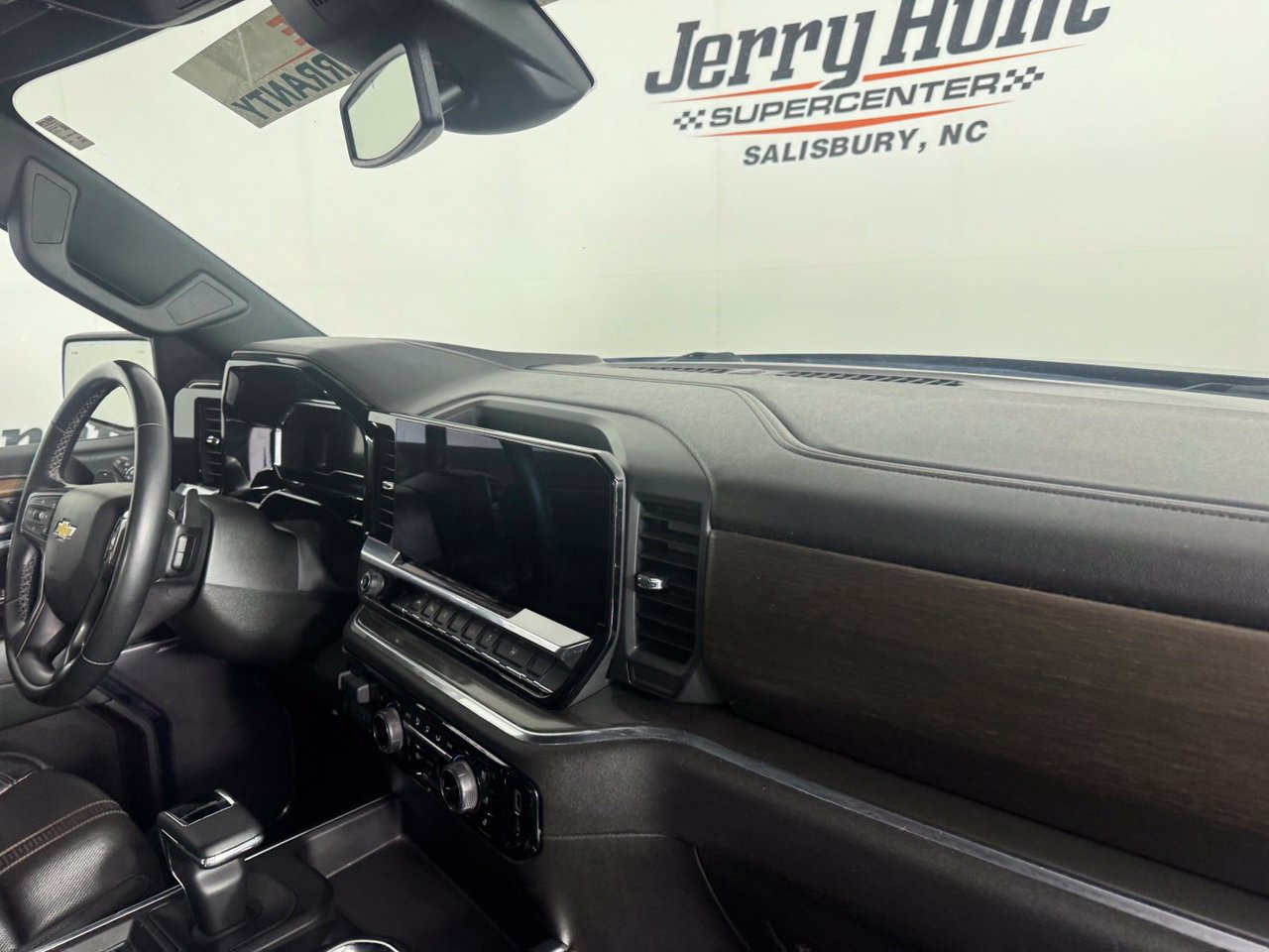 Used 2024 Chevrolet Silverado 1500 High Country w/ High Country Premium Package AWD/4WD image 38