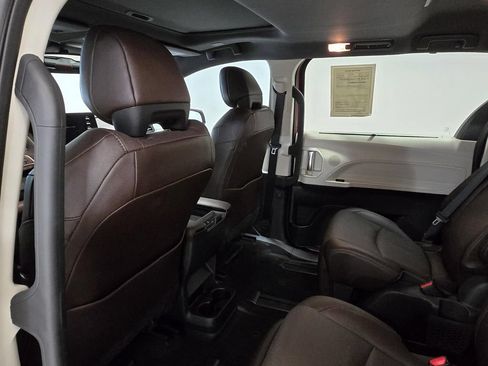 Used 2024 Toyota Sienna Platinum FWD image 14