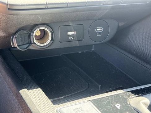 Used 2025 Hyundai Elantra SEL FWD image 25