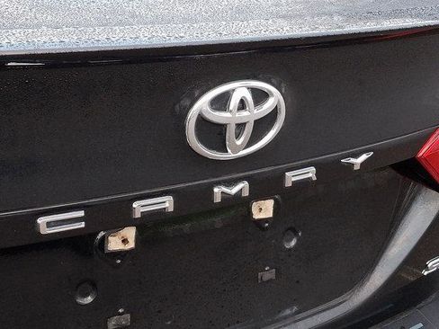 Certified 2019 Toyota Camry SE image 5
