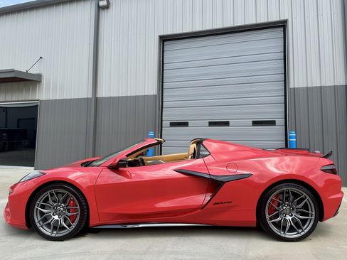 Used 2023 Chevrolet Corvette Z06 RWD image 3