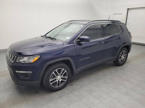 Used 2019 Jeep Compass Latitude w/ Popular Equipment Group FWD image 2