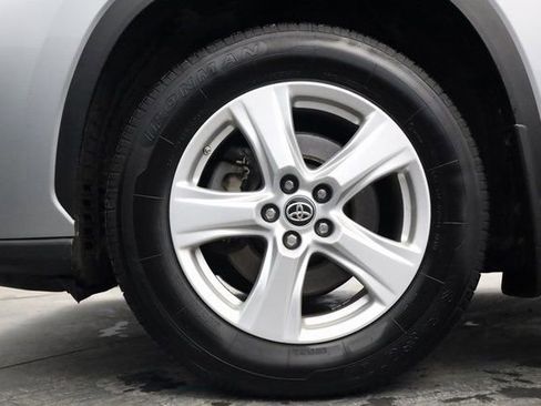 Used 2024 Toyota Highlander LE image 8