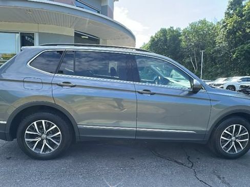 Used 2018 Volkswagen Tiguan SE w/ 3rd Row Seat Package AWD/4WD image 4