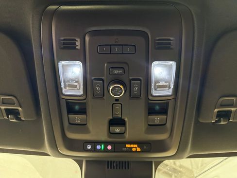 Used 2023 Chevrolet Tahoe Premier AWD/4WD image 28
