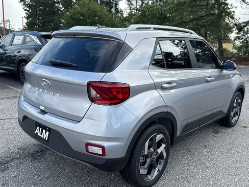 New 2025 Hyundai Venue SEL image 5