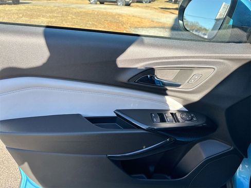 New 2026 Chevrolet Trax LT w/ Sunroof Package image 15