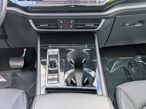 Used 2024 Volkswagen Atlas SE FWD image 21