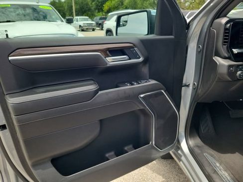 Used 2025 Chevrolet Silverado 1500 LT AWD/4WD image 17