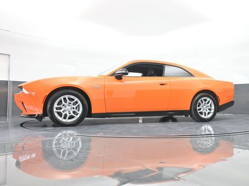 Used 2025 Dodge Charger R/T w/ Sun & Sound Package image 58