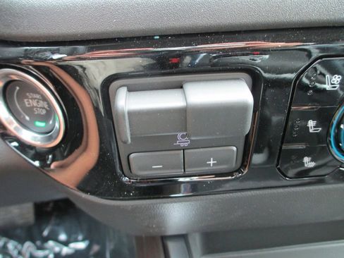 New 2026 GMC Sierra 1500 SLT AWD/4WD image 17