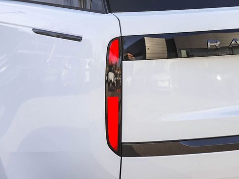 New 2026 Land Rover Range Rover Long Wheelbase SE image 9