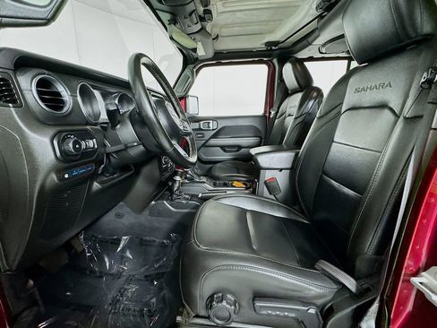 Used 2022 Jeep Wrangler Unlimited Sahara w/ Cold Weather Group AWD/4WD image 11