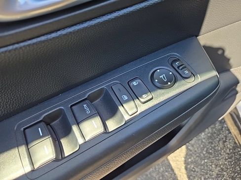 Used 2024 Honda CR-V LX image 25