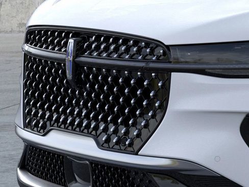 New 2026 Lincoln Nautilus Premier image 17