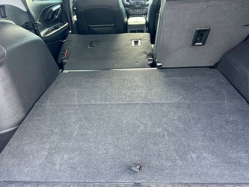 Used 2024 GMC Terrain SLT image 14