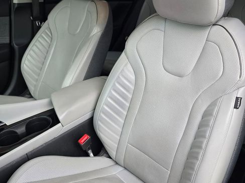 Used 2021 Hyundai Elantra Limited image 12