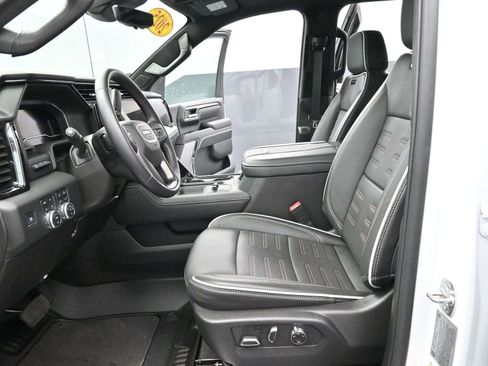 Used 2025 GMC Sierra 2500 AT4X image 33
