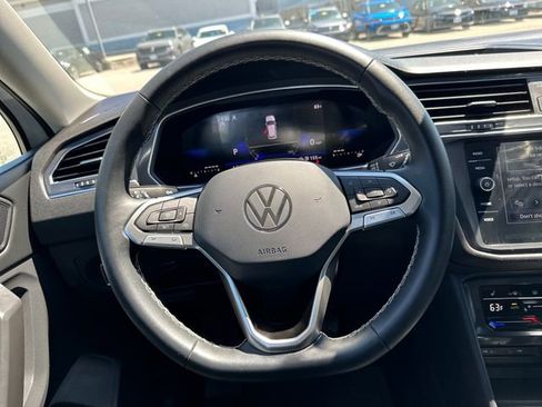 Certified 2023 Volkswagen Tiguan SE w/ Panoramic Sunroof Package AWD/4WD image 18