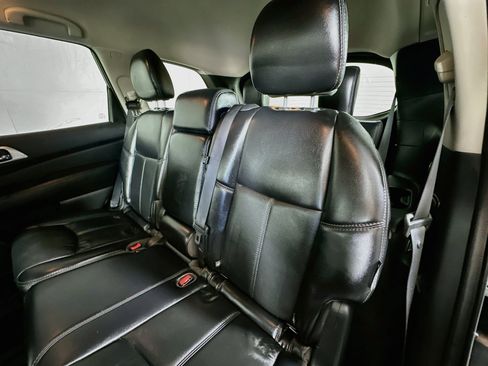 Used 2019 Nissan Pathfinder SL AWD/4WD image 24