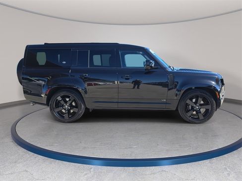 Certified 2024 Land Rover Defender 130 V8 image 4
