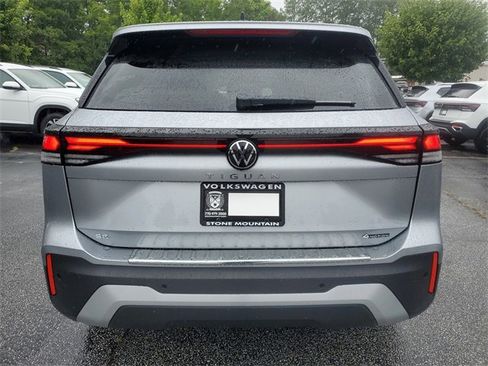 New 2025 Volkswagen Tiguan SE image 5