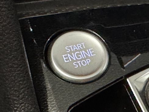 New 2025 Volkswagen Taos SE image 13