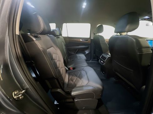 Used 2025 Volkswagen Atlas SE FWD image 19