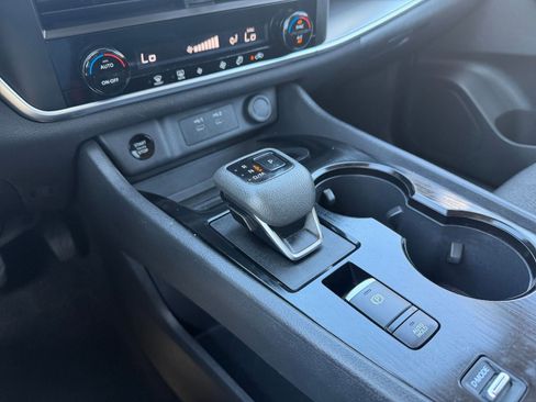 Used 2025 Nissan Rogue SV FWD image 43