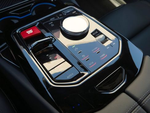 New 2027 BMW M5 w/ Executive Package AWD/4WD image 9