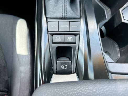 Used 2025 Toyota Camry LE w/ Convenience Package FWD image 34