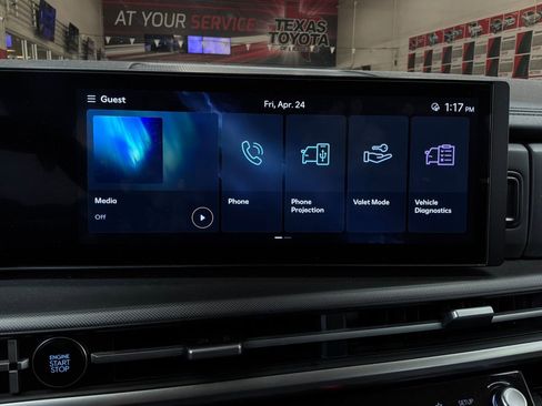 Used 2025 Hyundai Santa Fe SEL FWD image 30