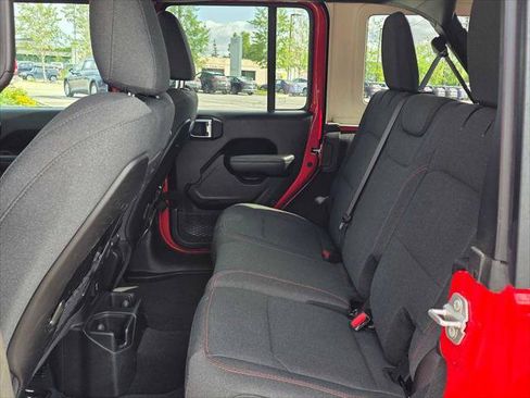 Used 2025 Jeep Wrangler Unlimited Rubicon AWD/4WD image 16
