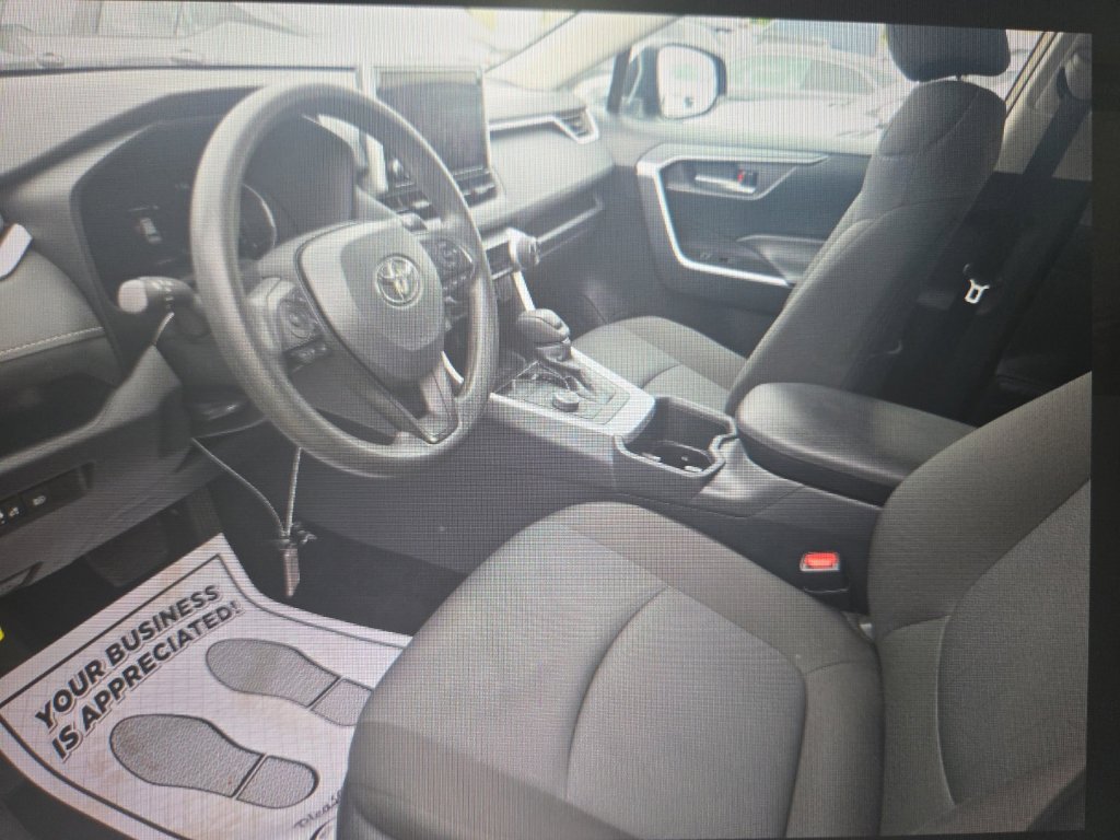 Used 2025 Toyota RAV4 XLE AWD/4WD image 8
