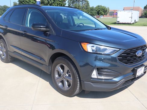 Used 2024 Ford Edge SEL w/ Sport Appearance Package AWD/4WD image 4