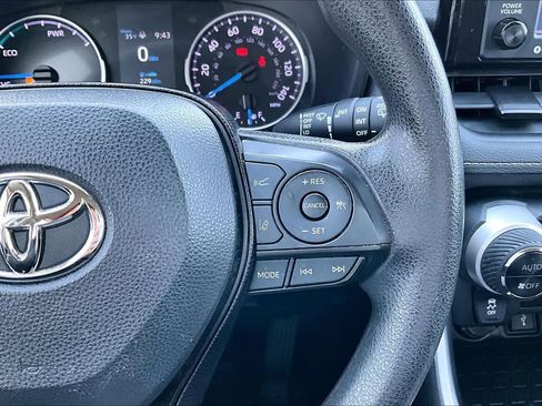 Used 2020 Toyota RAV4 XLE image 25