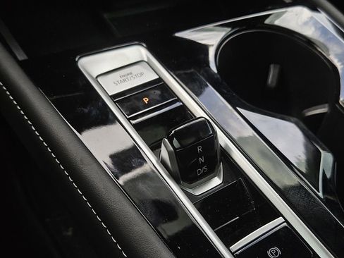 Used 2024 Volkswagen Atlas Cross Sport SEL Premium R-Line image 28