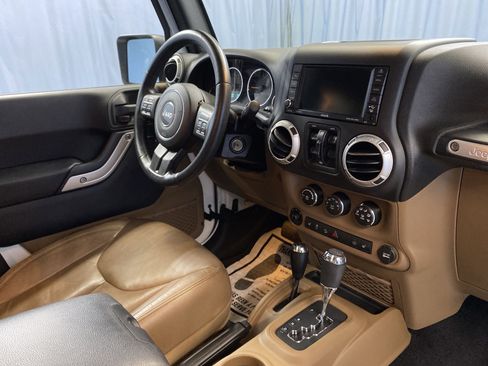 Certified 2015 Jeep Wrangler Unlimited Sahara w/ Dual Top Group image 34