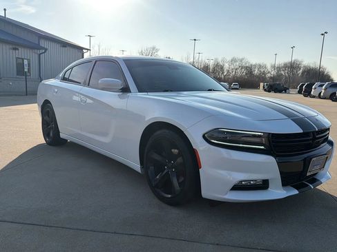Used 2015 Dodge Charger SXT w/ Premium Group image 27