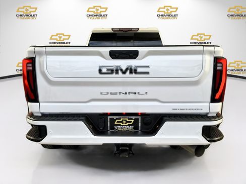 Used 2024 GMC Sierra 3500 Denali Ultimate AWD/4WD image 7