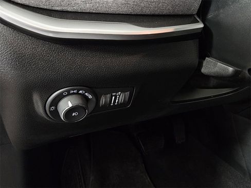 Used 2024 Jeep Compass Latitude image 26