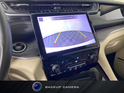 Used 2022 Jeep Grand Cherokee Limited image 6