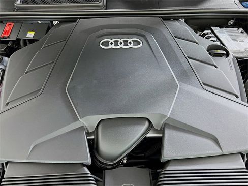 New 2025 Audi Q8 Premium image 32