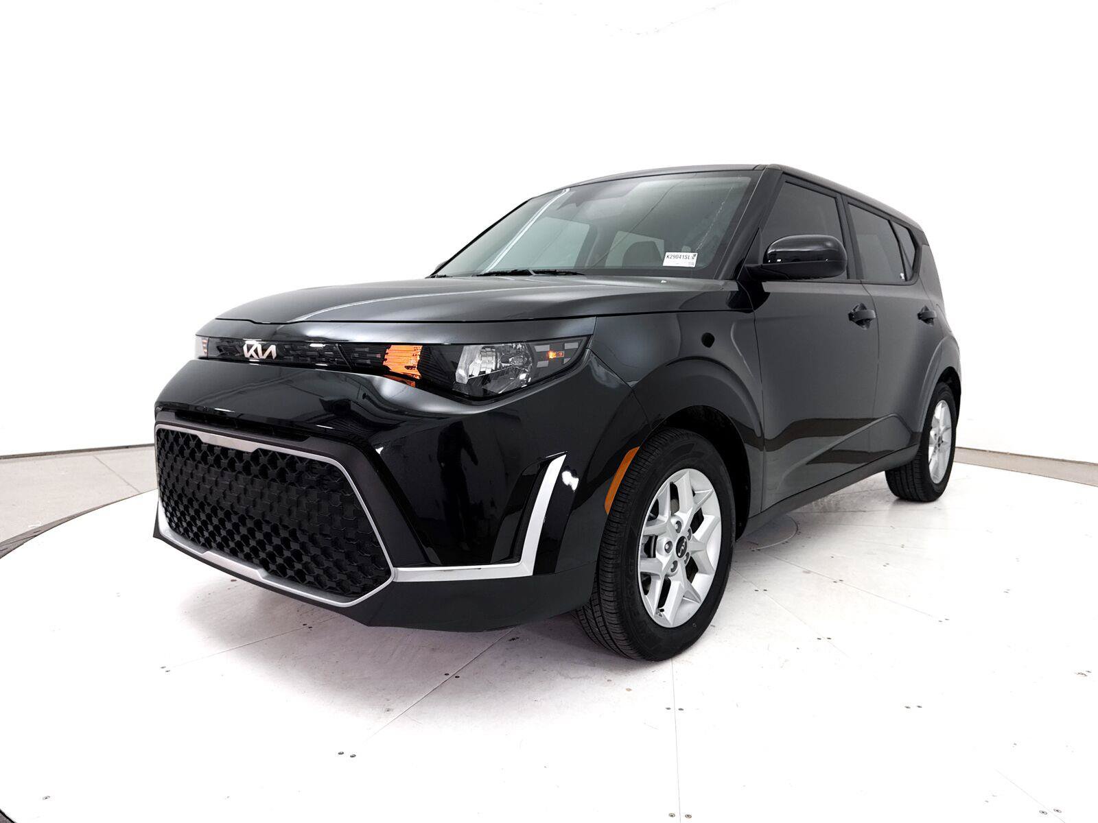 Used 2025 Kia Soul LX w/ LX Technology Package FWD image 13