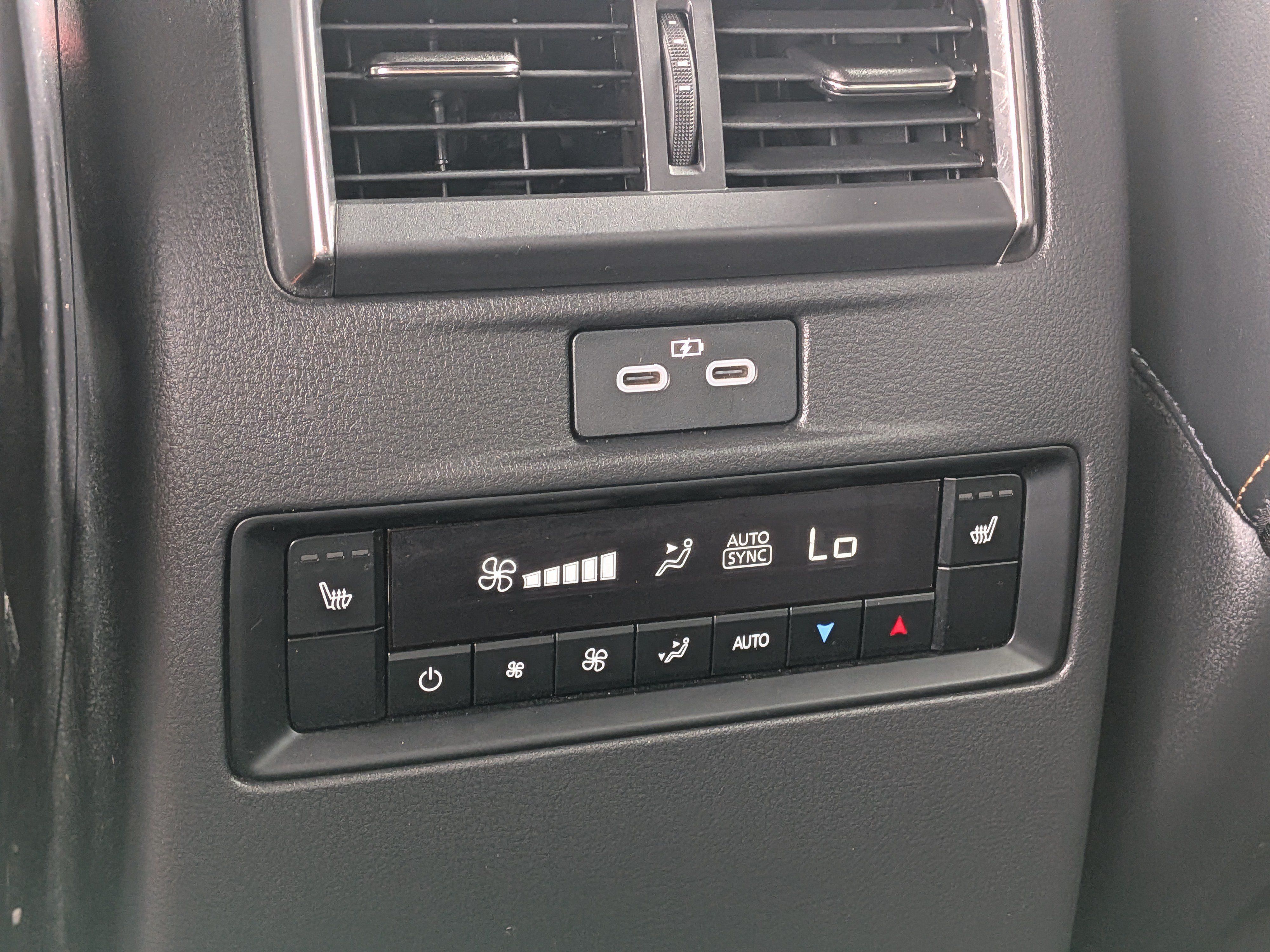 Used 2024 MAZDA CX-90 Plug-In Hybrid w/ Premium Plus AWD/4WD image 16